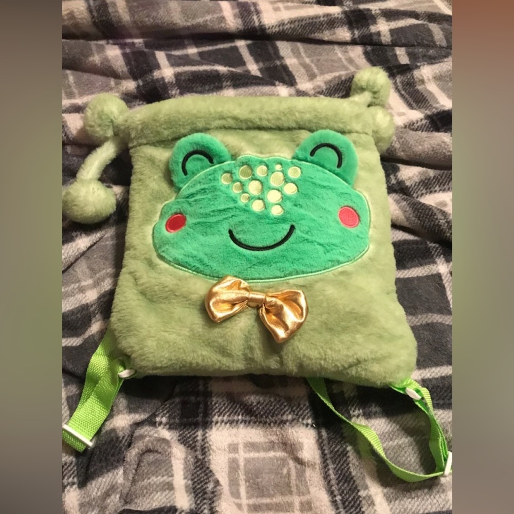 Frog backpack and blanket